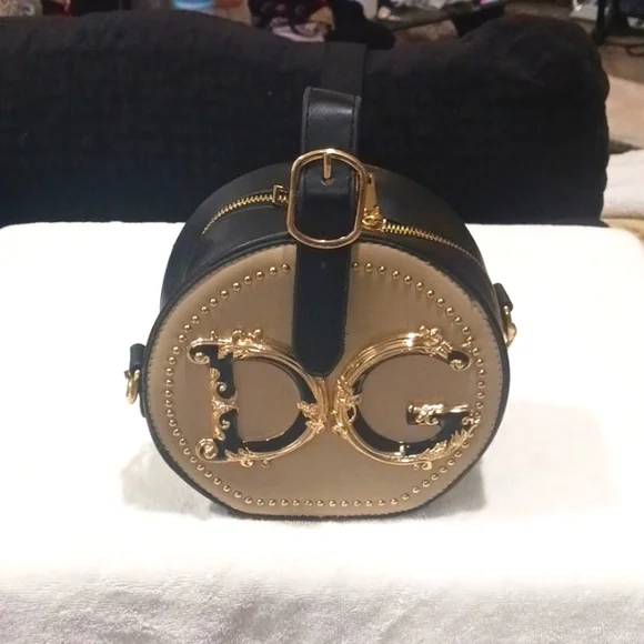 Trendy Fashion Purse. - Picture 3 of 8